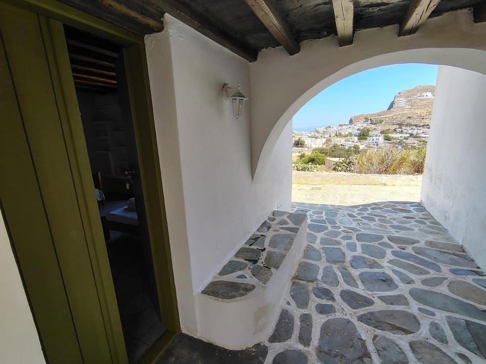 Thymariá - Chora view house House in Folegandros Municipality