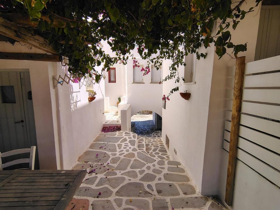 Thymariá - Chora view house House in Folegandros Municipality
