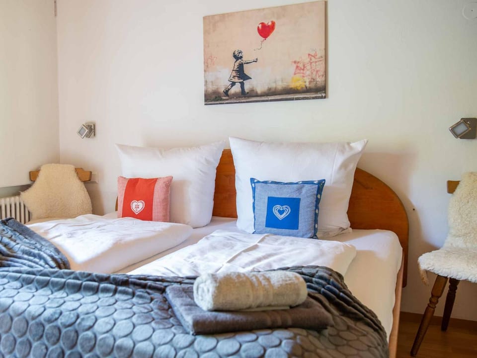 Bed, Photo of the whole room, Bedroom