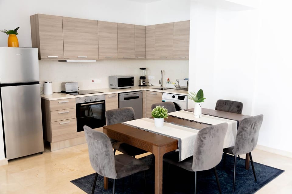 Coffee/tea facilities, Kitchen or kitchenette, Living room, Seating area, Dining area, dishwasher, oven, stove, toaster