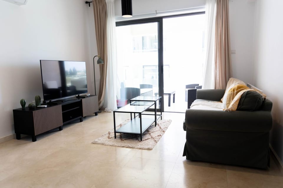 TV and multimedia, Living room, Seating area, Evening entertainment