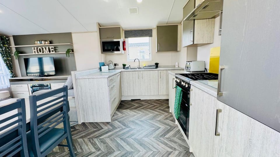 Pure Living -West Sands, Quiet Grassy retreat Seal Bay Campground/ 
RV Resort in Selsey