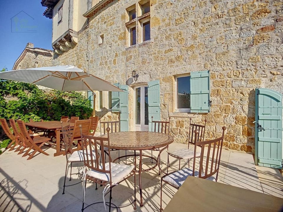 Patio, Dining area