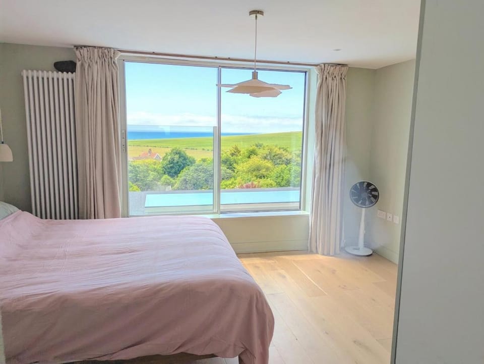 Sea View Villa with Huge Garden & Table Tennis Villa in Brighton