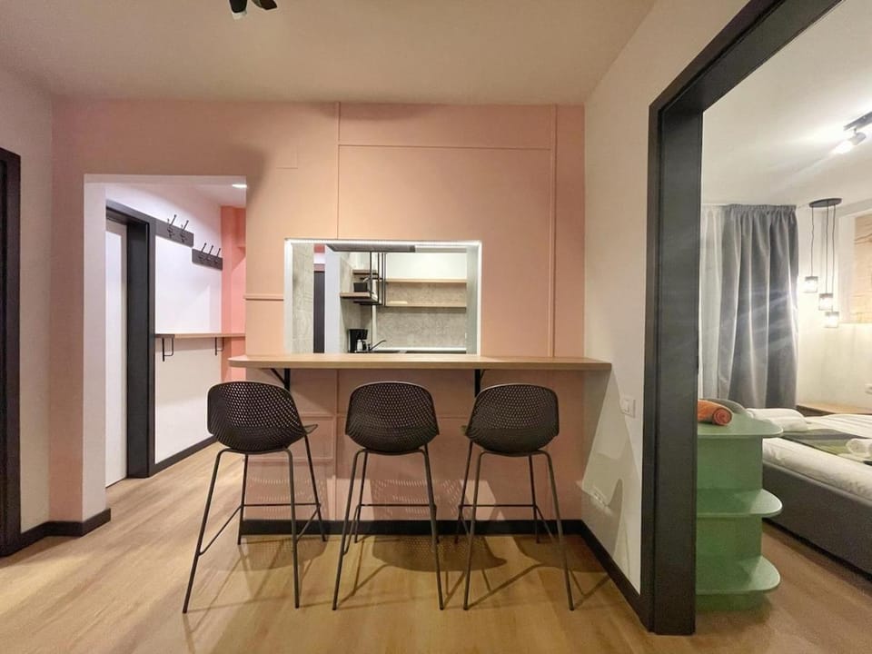 Kitchen or kitchenette, Seating area, Dining area