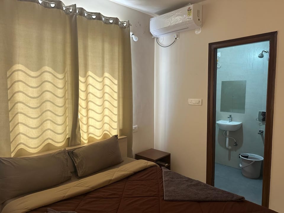 Bedroom, air conditioner