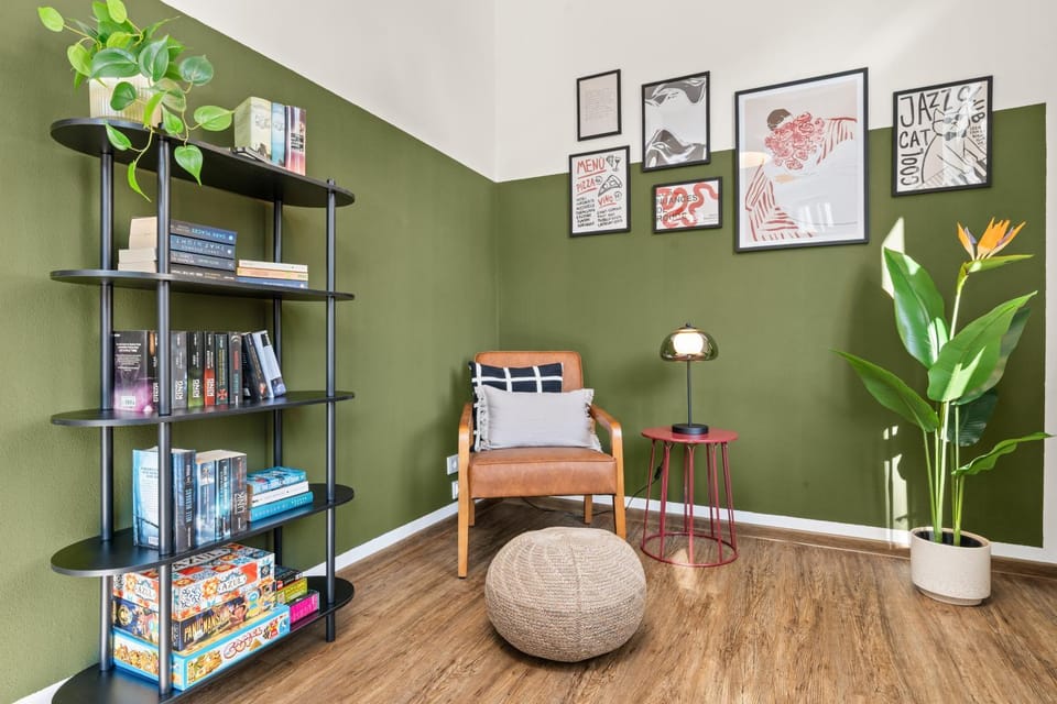 Living room, Seating area, Evening entertainment