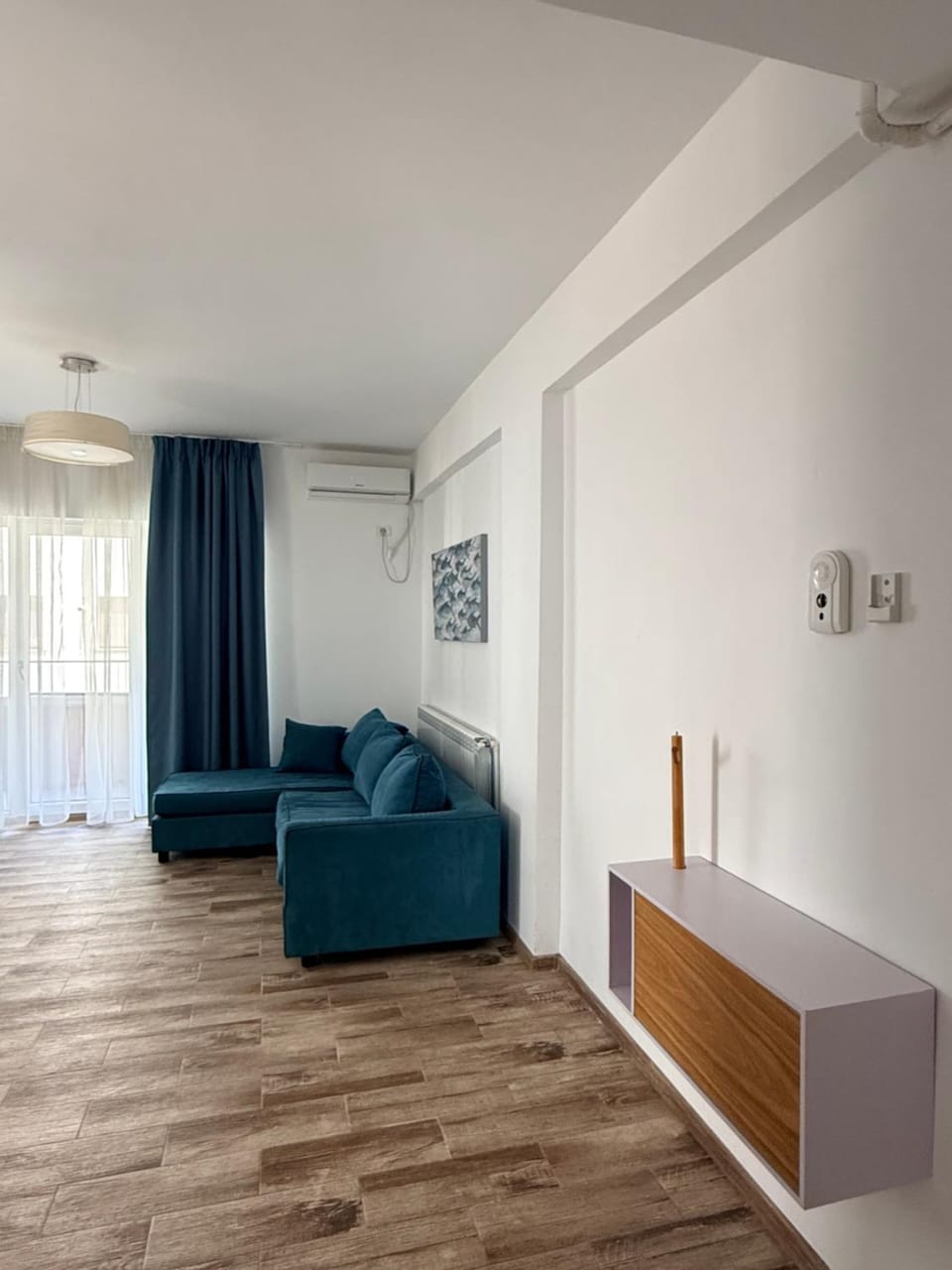 Living room, Seating area, air conditioner