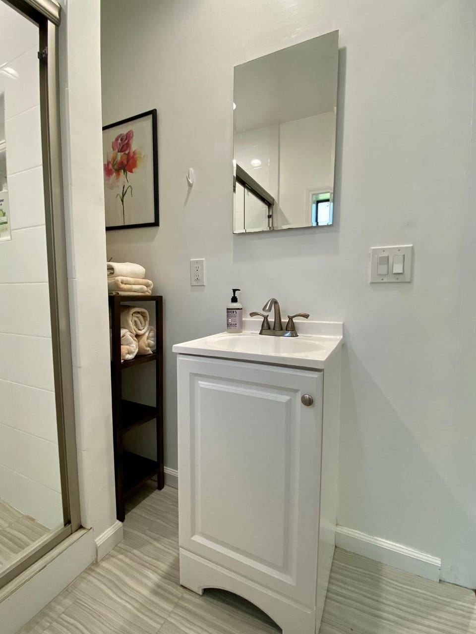 Guest suite near La Cienega Park Beverly Hills next to LACMA La Brea Tar Pits Peterson Museum and Academy Awards Museum Apartment in San Fernando Valley