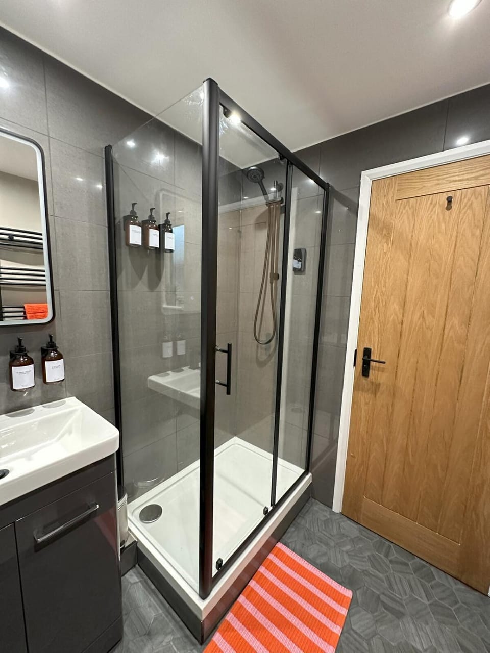 Short Walk to CoOp Live and Etihad Stadium Apartment in Manchester