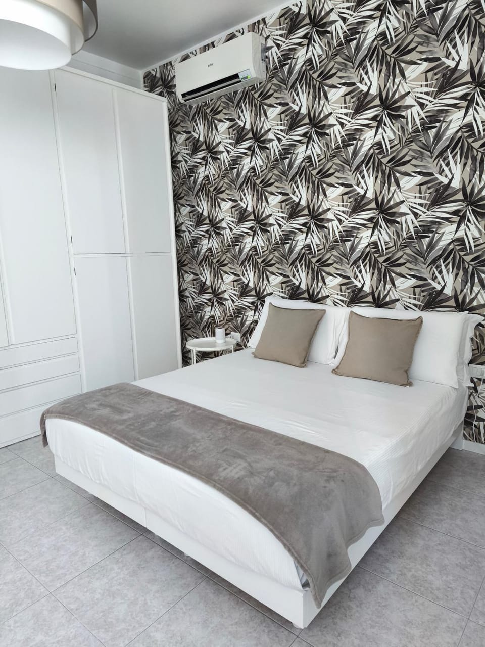 Bed, Photo of the whole room, Bedroom, wardrobe