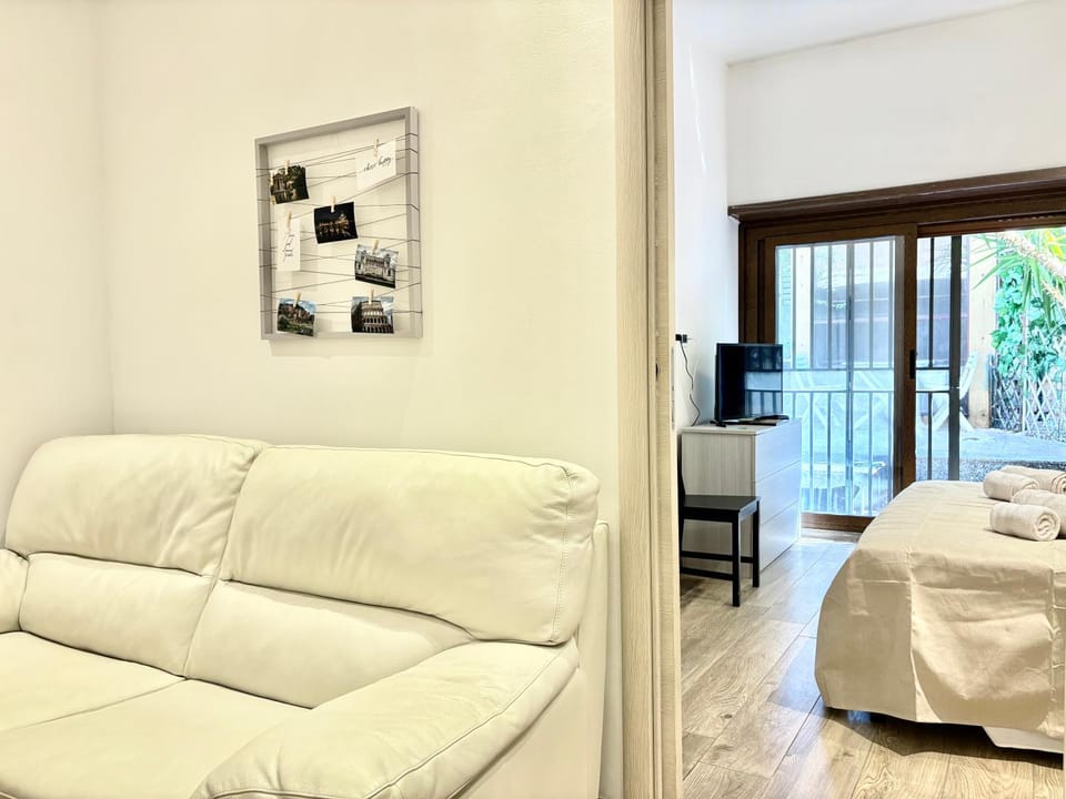 Living room, Bedroom
