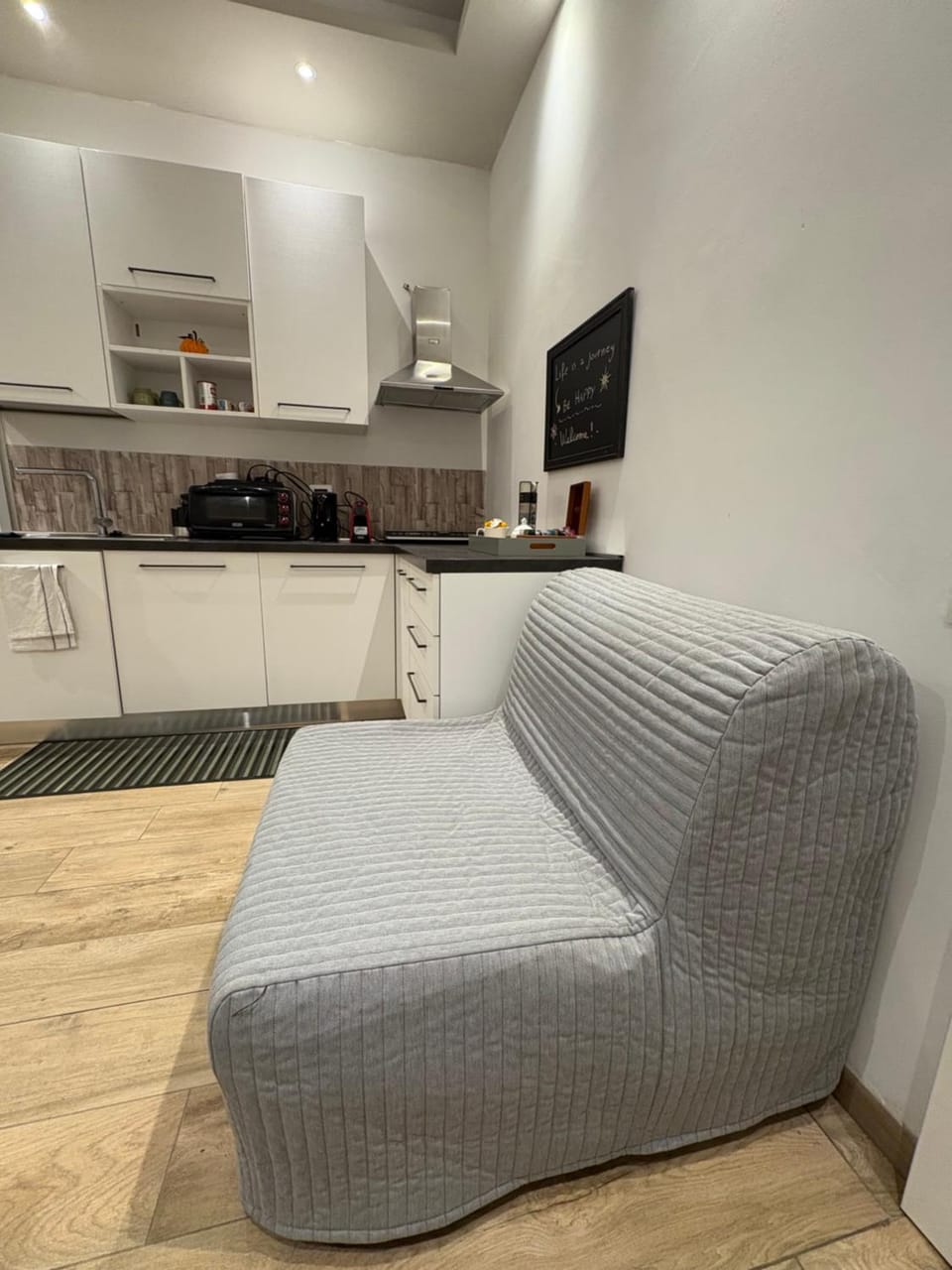 Kitchen or kitchenette, Living room