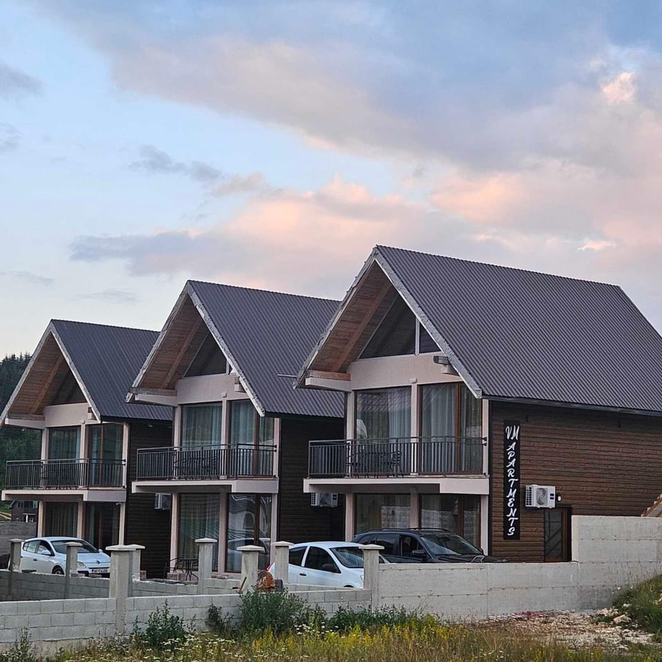 Property building, Day, Neighbourhood, Street view, Parking