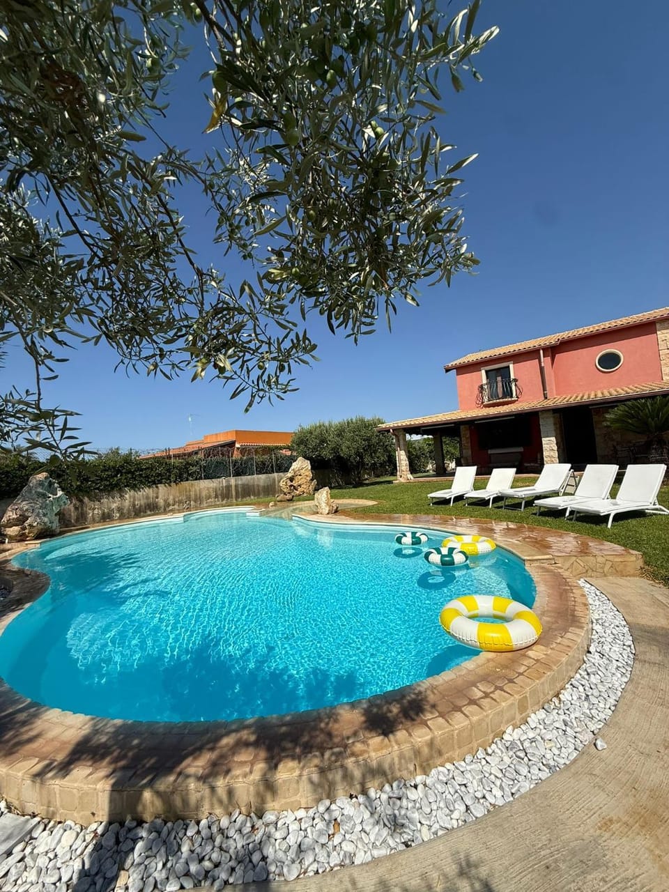 Property building, Day, Garden, Garden view, Pool view, Swimming pool, sunbed