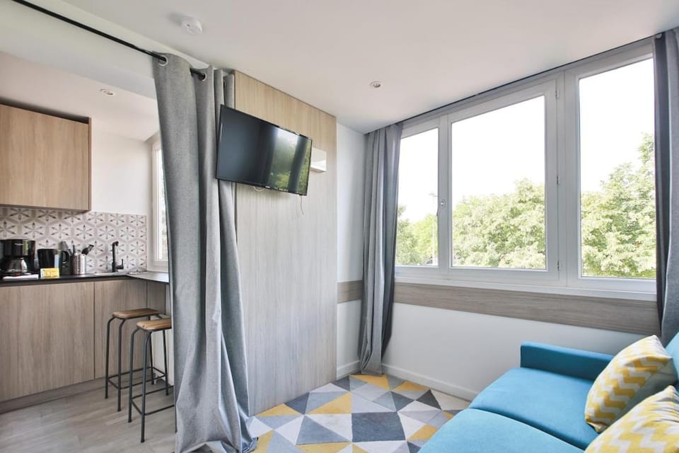 Apartment for 2 Parc Expo Porte de Versailles Apartment in Vanves