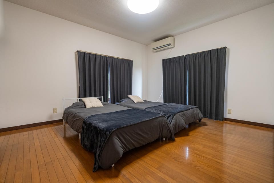 Bed, Bedroom, air conditioner