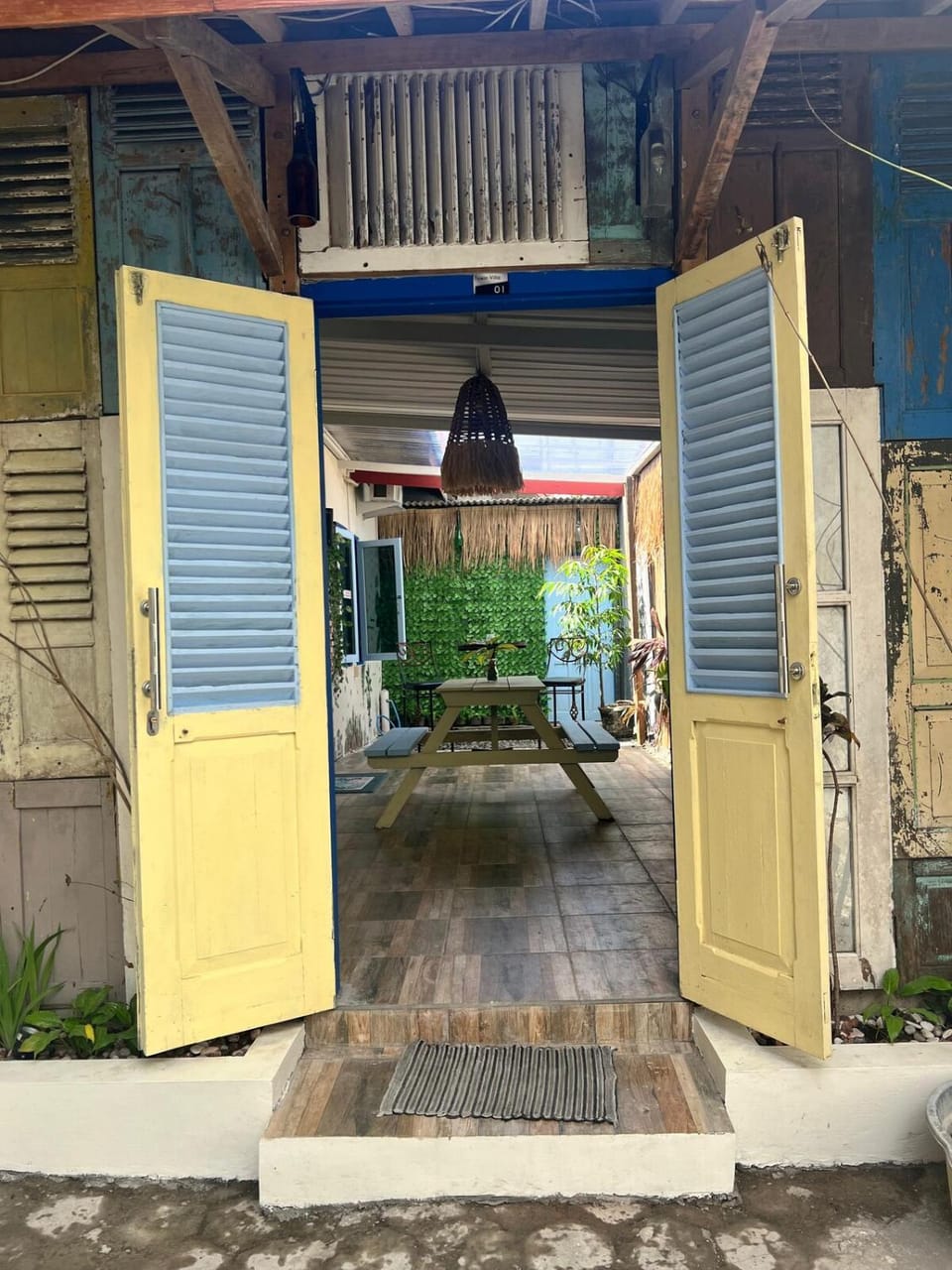Property building, Facade/entrance, Day