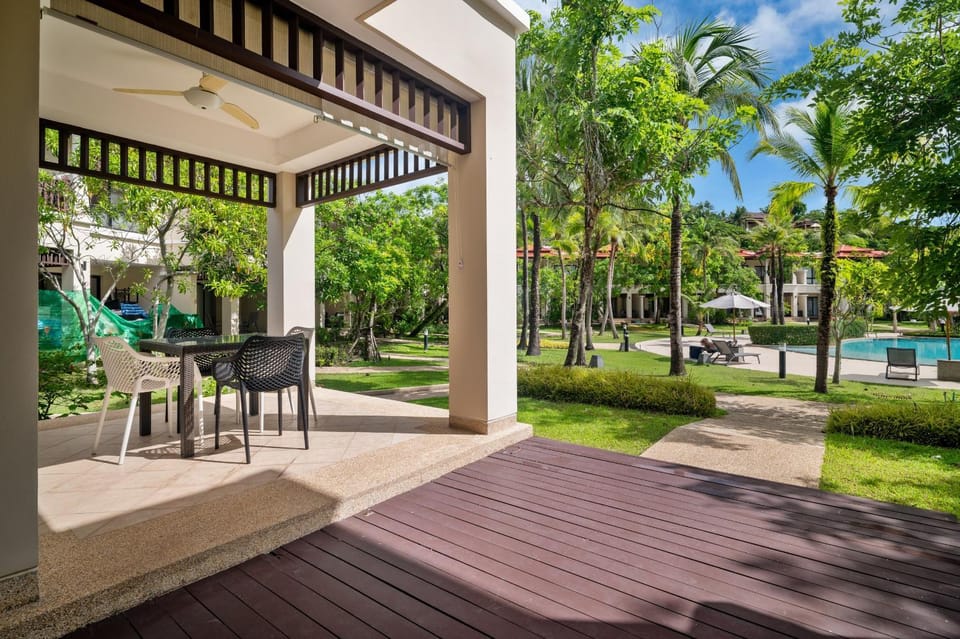 Garden, Garden, Pool view, Swimming pool, sunbed
