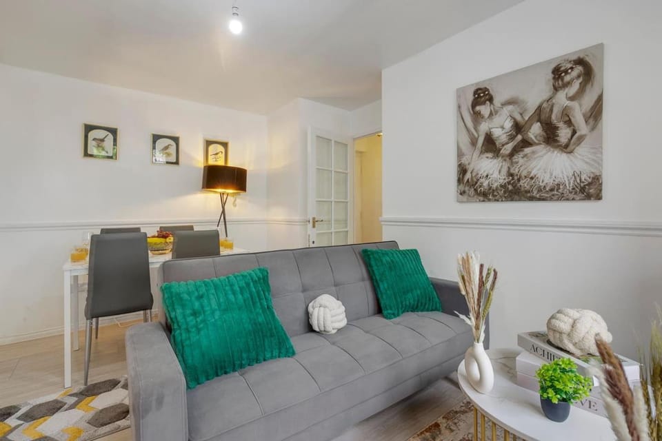 Furnished 1Bed Flat near Tottenham Hale Apartment in London