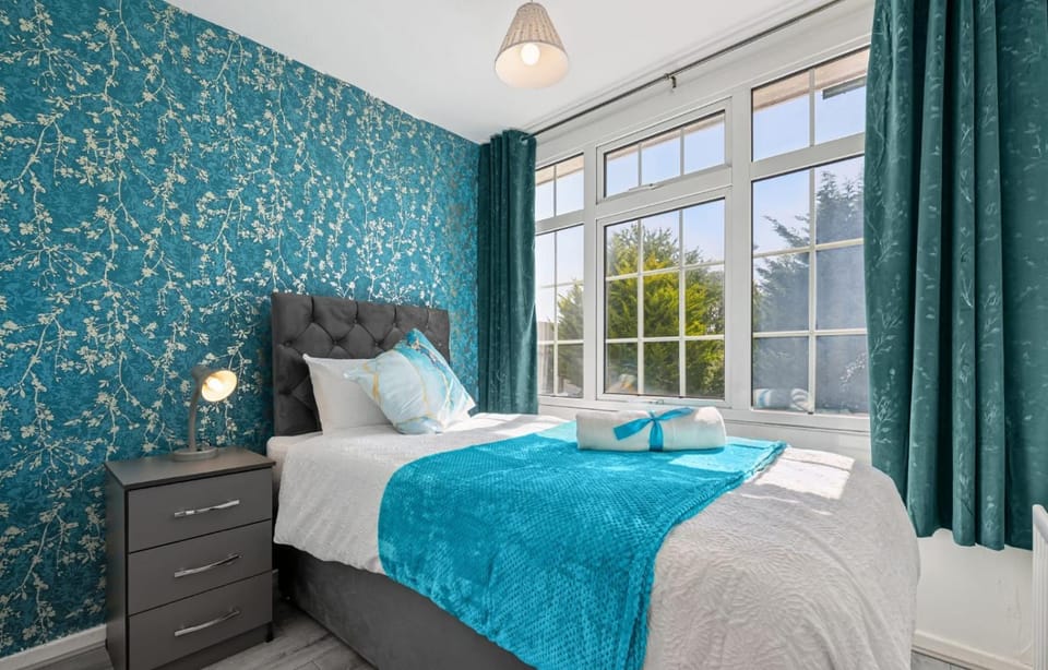 Bed, Photo of the whole room, Bedroom