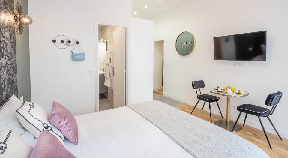 Stylish Apartment in Belleville - Where Artists Live Apartment in Paris