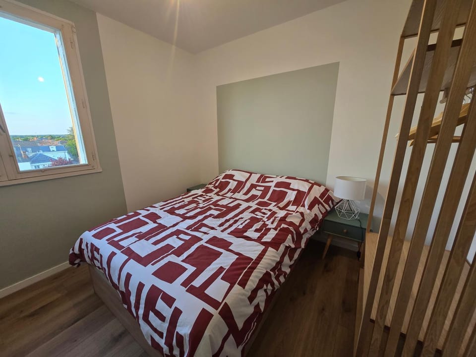 Bed, Photo of the whole room, Bedroom, storage