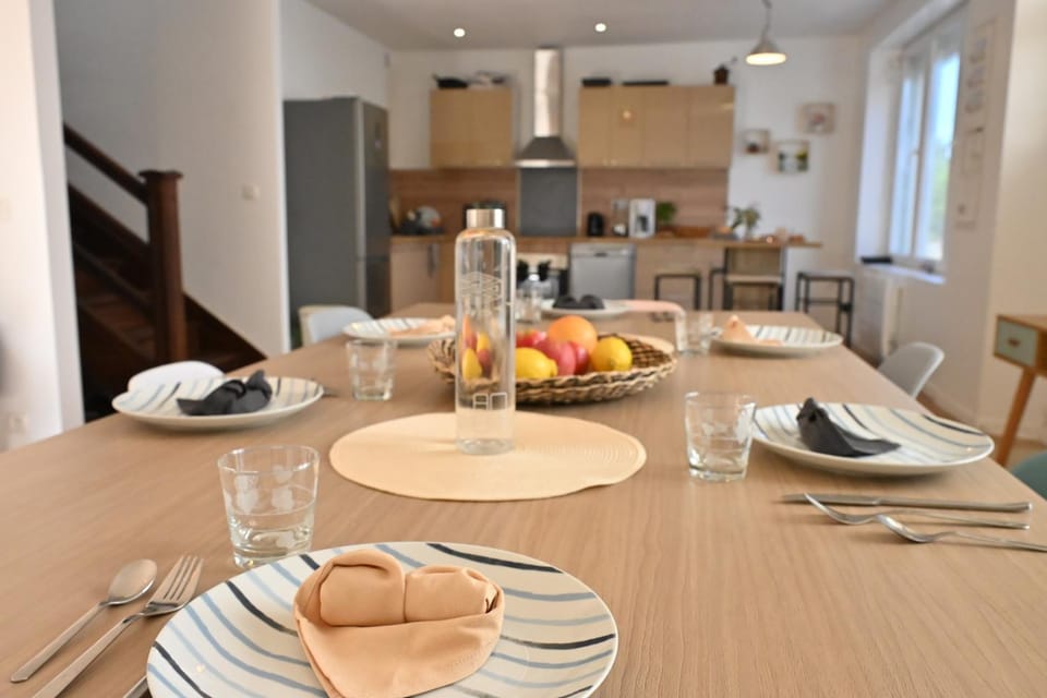 Food and drinks, Dining area, Food