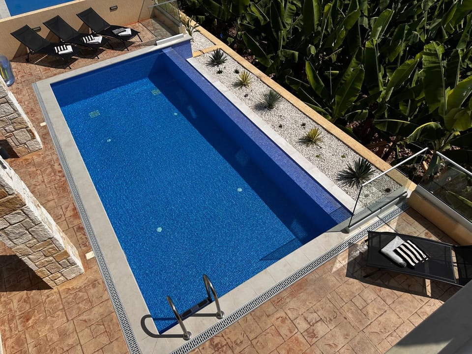 Pool view, Swimming pool, sunbed