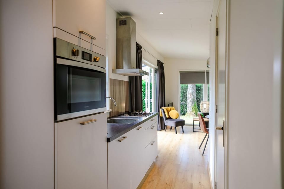 Kitchen or kitchenette, Dining area, stove