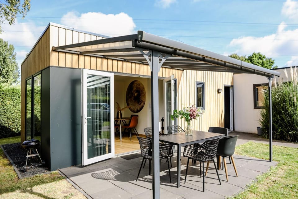 Property building, Garden, Dining area