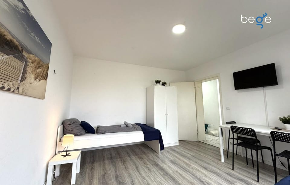 Bed, Photo of the whole room, Bedroom