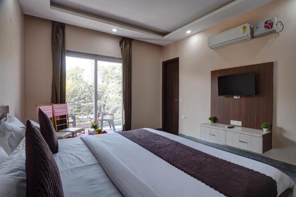 Bed, TV and multimedia, Photo of the whole room, Bedroom, air conditioner