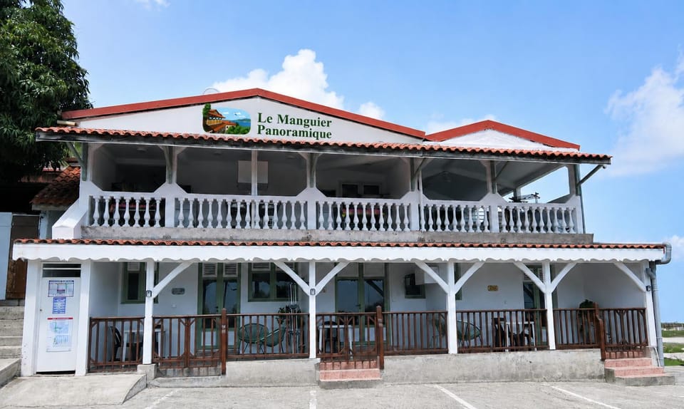 Résidence Hotellière Le Manguier Panoramique Apartment hotel in Les Trois-Îlets