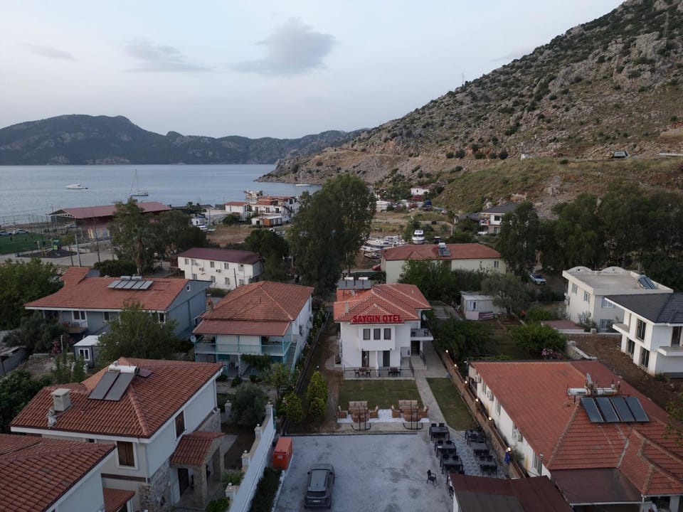 Property building, Natural landscape, Bird's eye view, Location, Parking