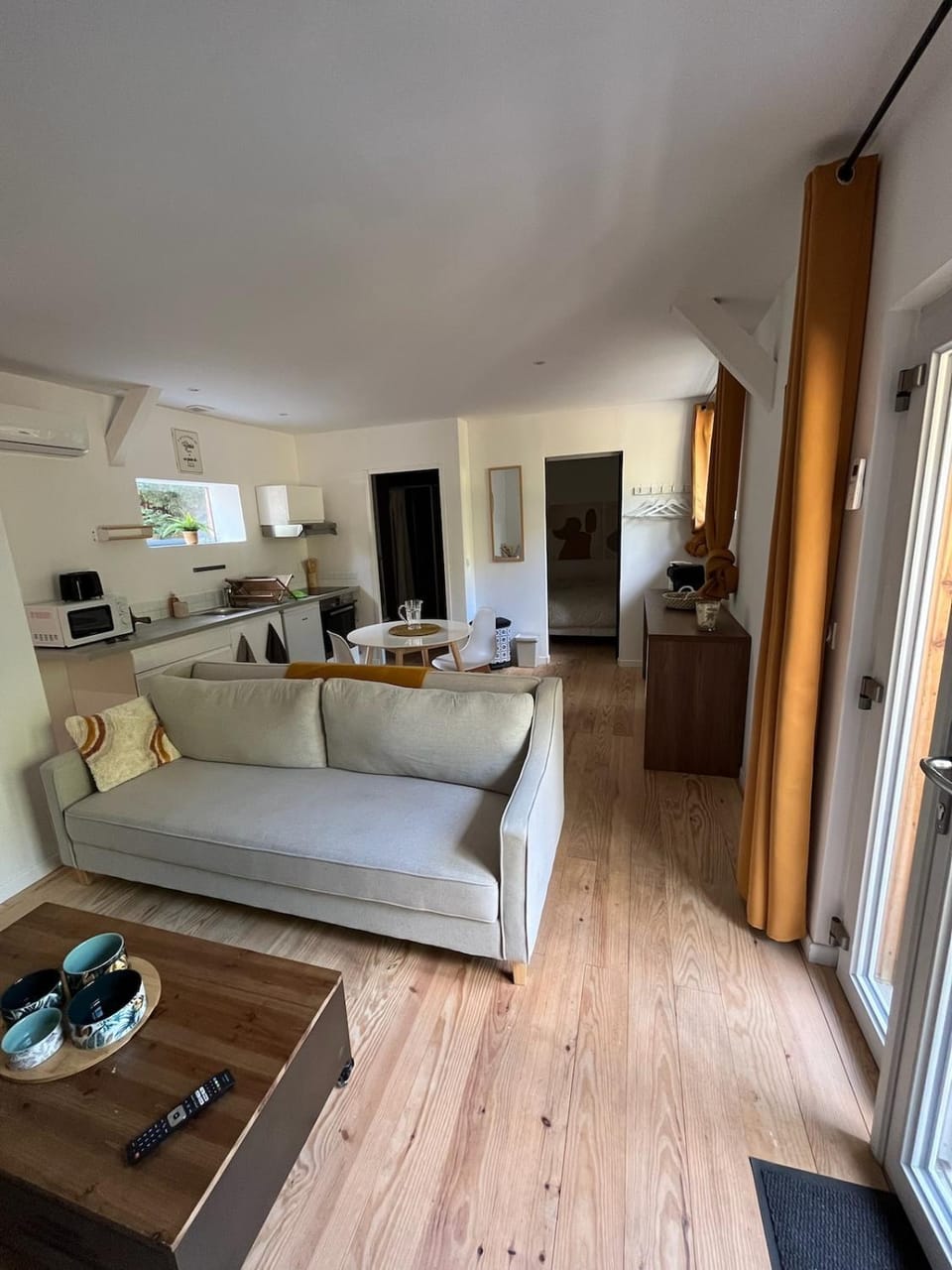 Communal lounge/ TV room, Kitchen or kitchenette, Living room