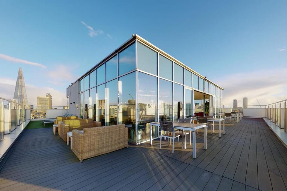 Student Only Bronze Ensuite Mid Level South Bank Residence Apartment in London Borough of Southwark