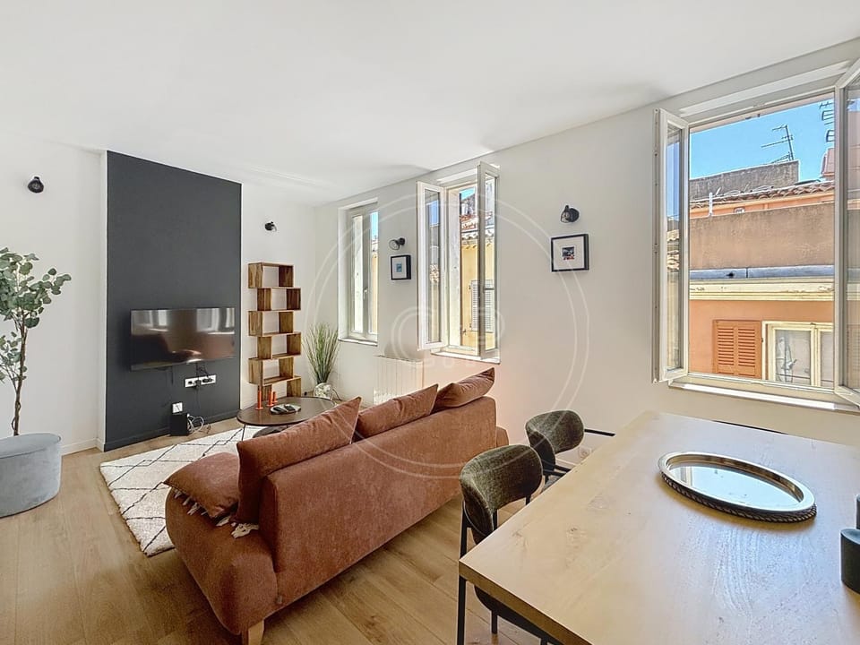 TV and multimedia, Living room, Seating area, Dining area, internet