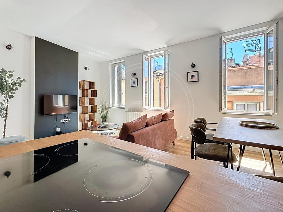 Kitchen or kitchenette, Living room, Dining area
