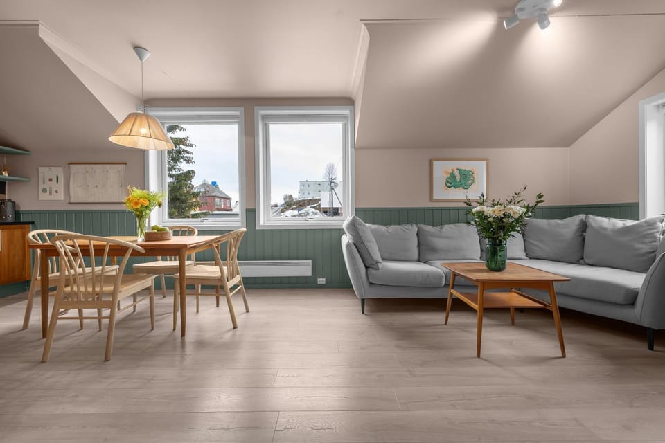 Living room, Seating area, Dining area
