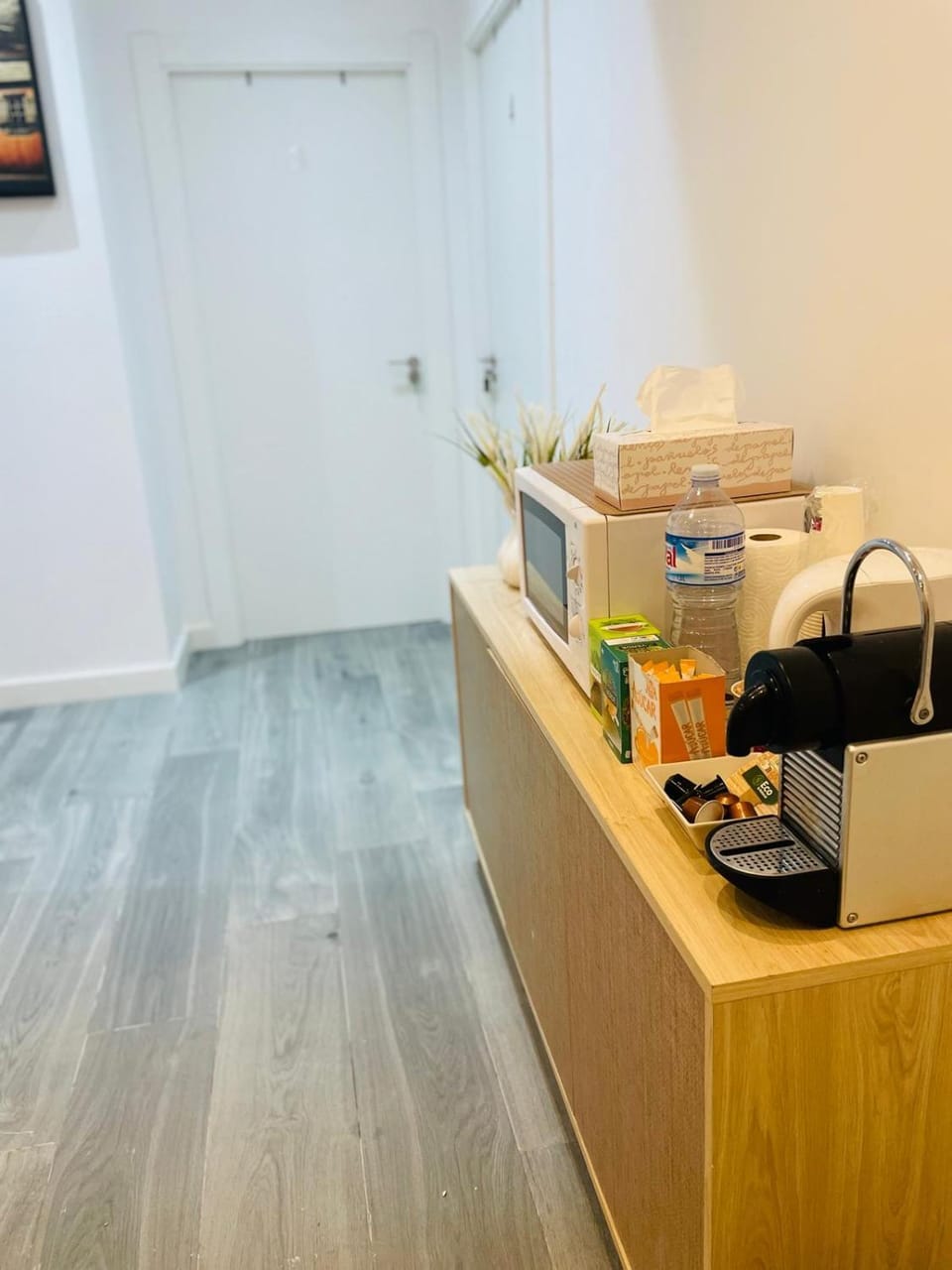 Coffee/tea facilities, microwave