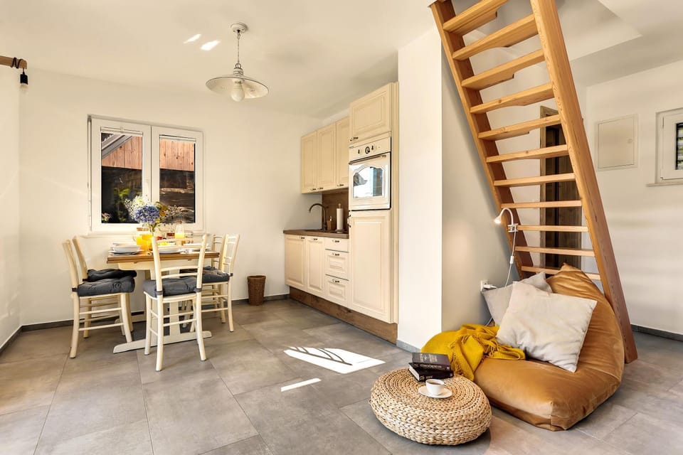 Kitchen or kitchenette, Seating area, Dining area