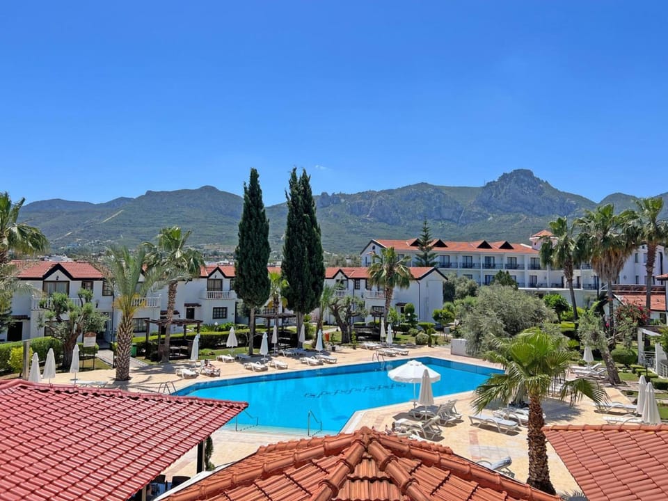 Day, Natural landscape, Mountain view, Pool view, Swimming pool, sunbed