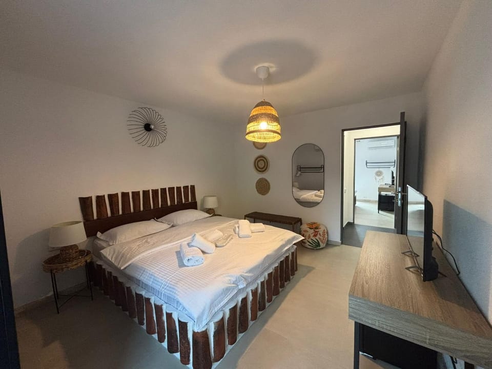 Bedroom, towels