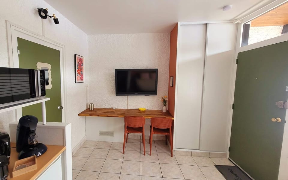 TV and multimedia, Seating area