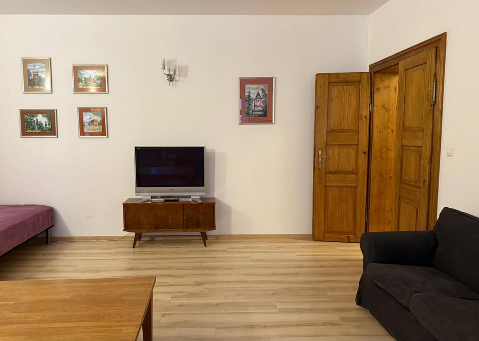 Communal lounge/ TV room, Living room