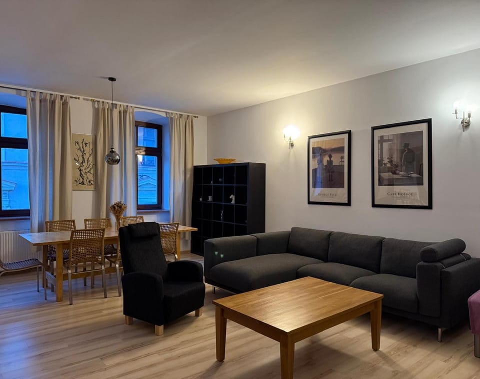 Communal lounge/ TV room, Living room
