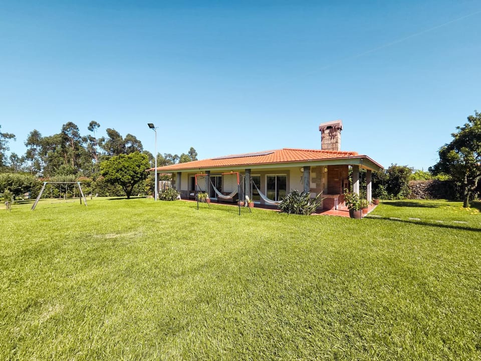 Property building, Day, Natural landscape, Garden, Garden view