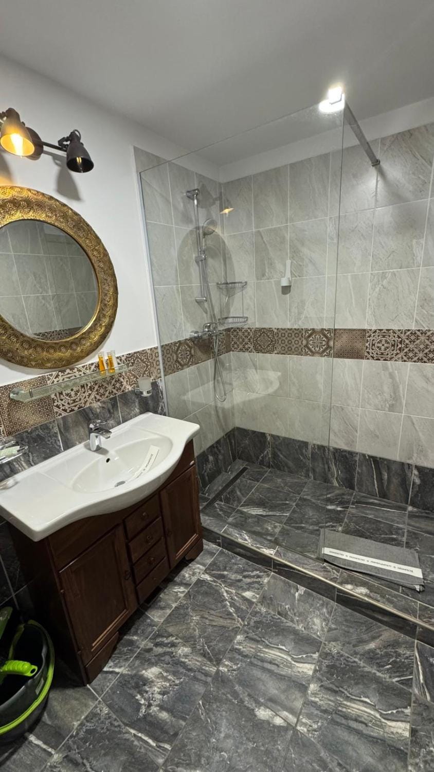Shower, Bathroom