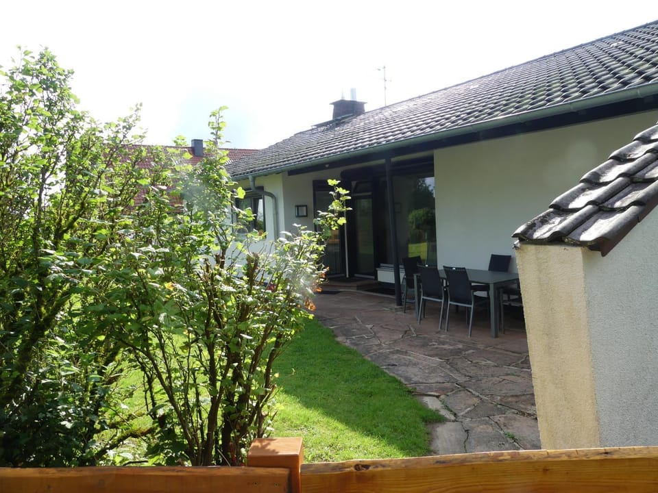Property building, Garden, Balcony/Terrace